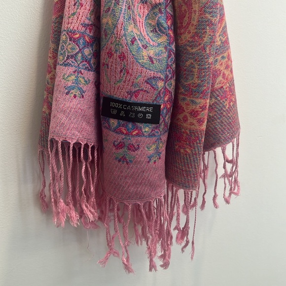 Beautiful Women’s Cashmere Scarf/Wrap - Picture 4 of 5